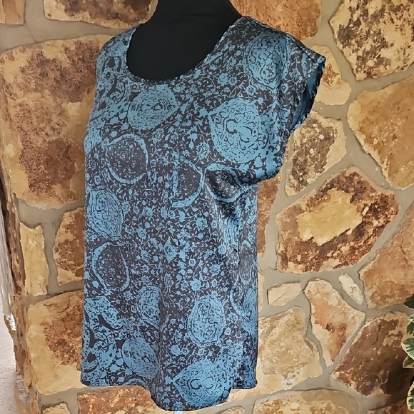 The Limited Silken Floral Blue Top‎ SzM - Picture 1 of 9